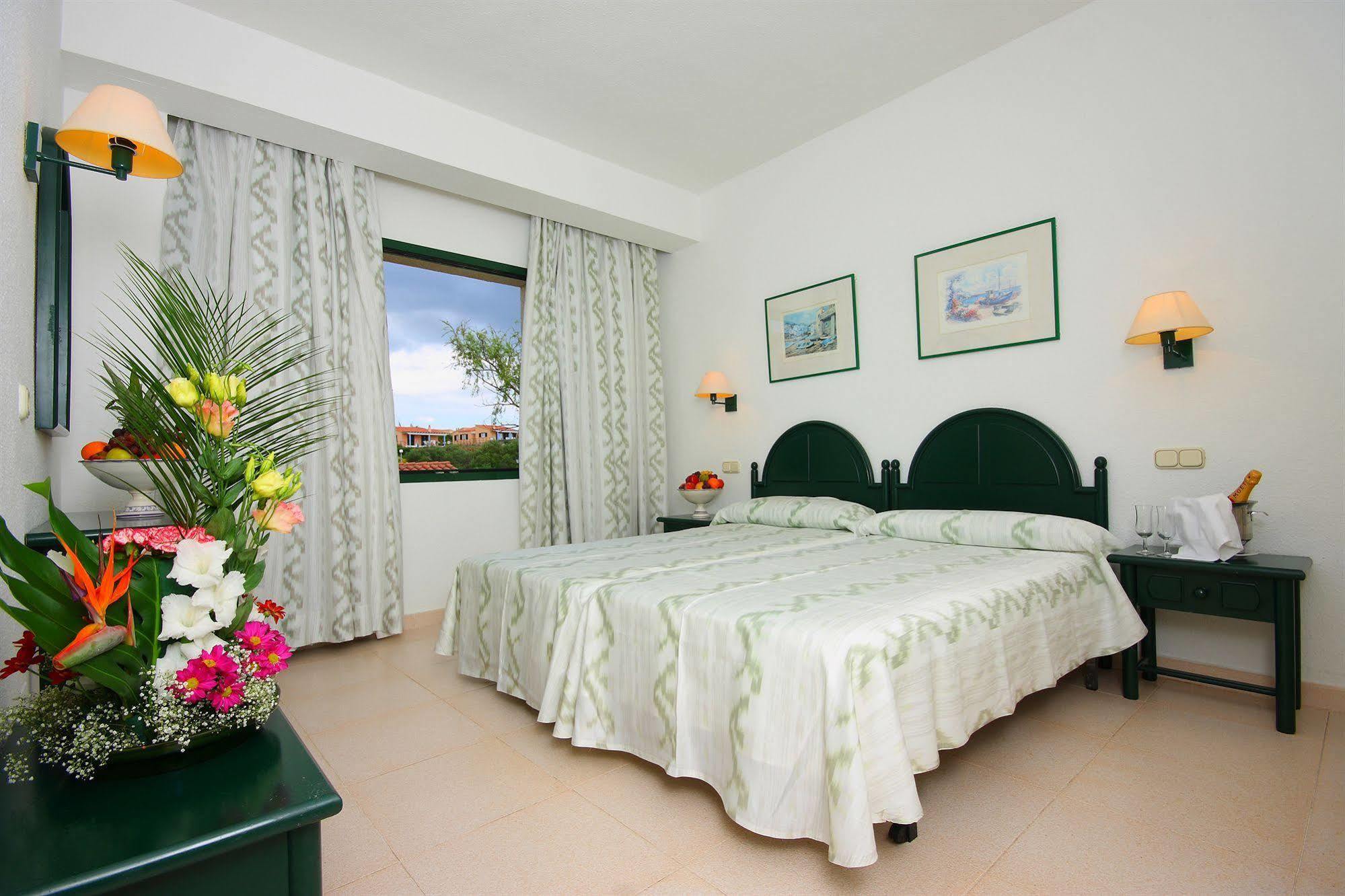 Son Bou Apartments Luaran gambar