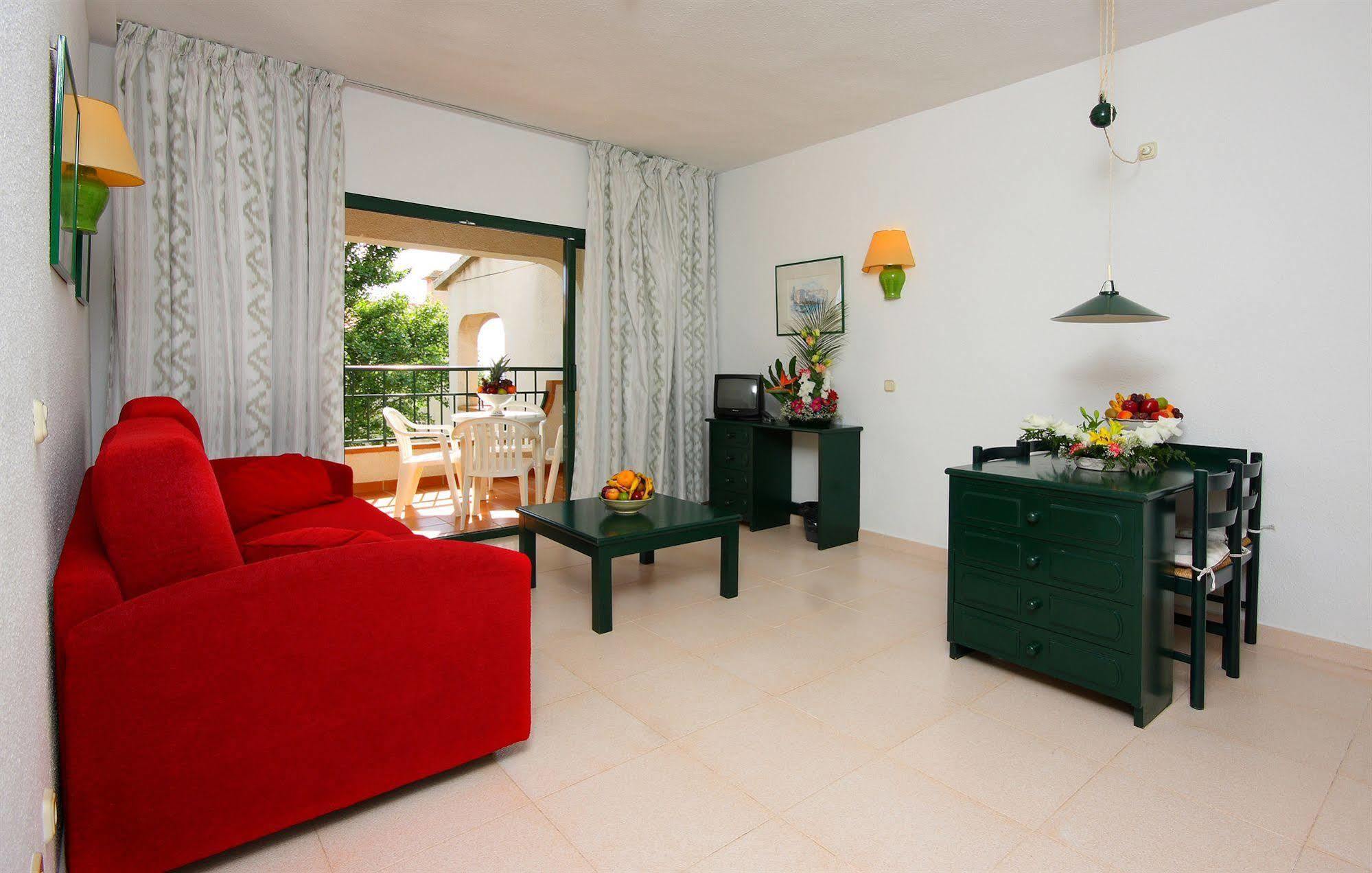 Son Bou Apartments Luaran gambar