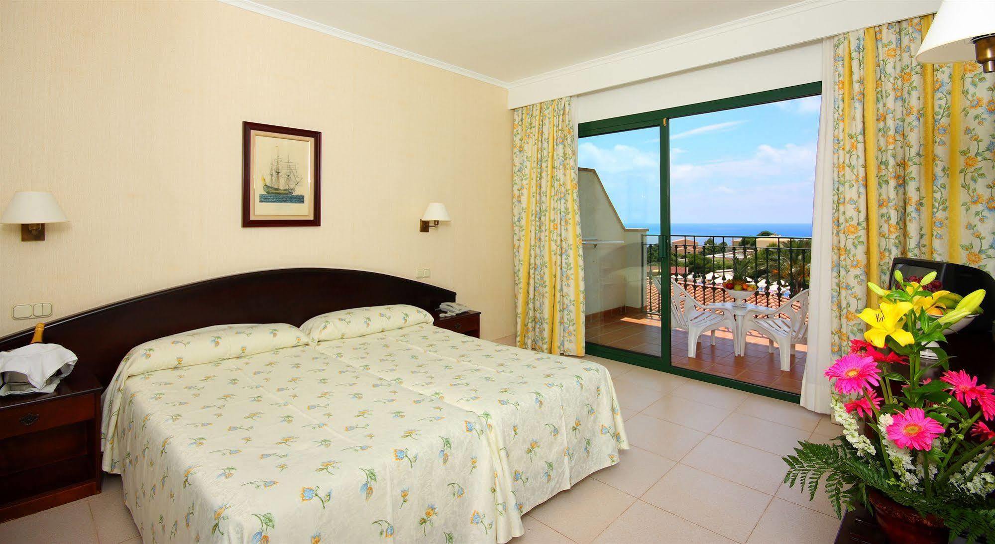 Son Bou Apartments Luaran gambar