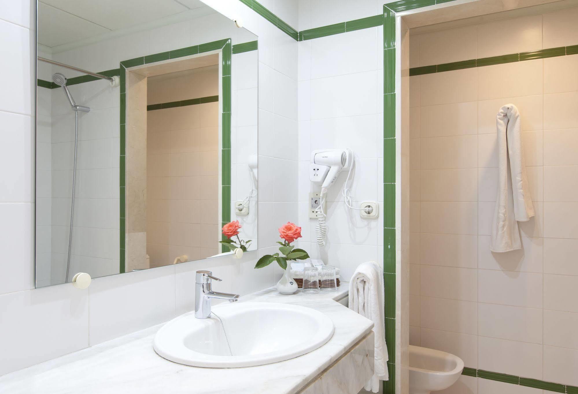 Son Bou Apartments Luaran gambar