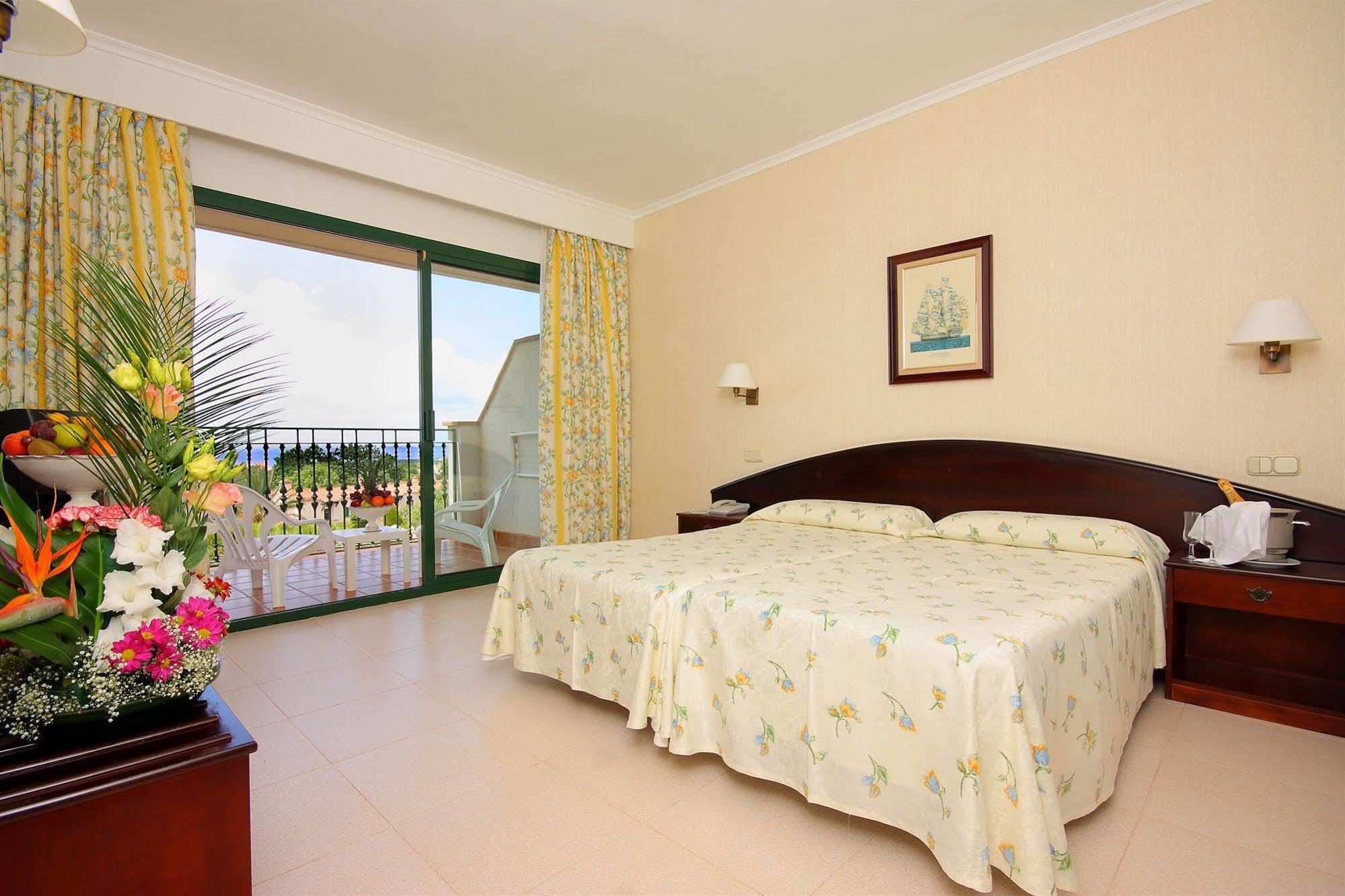 Son Bou Apartments Luaran gambar