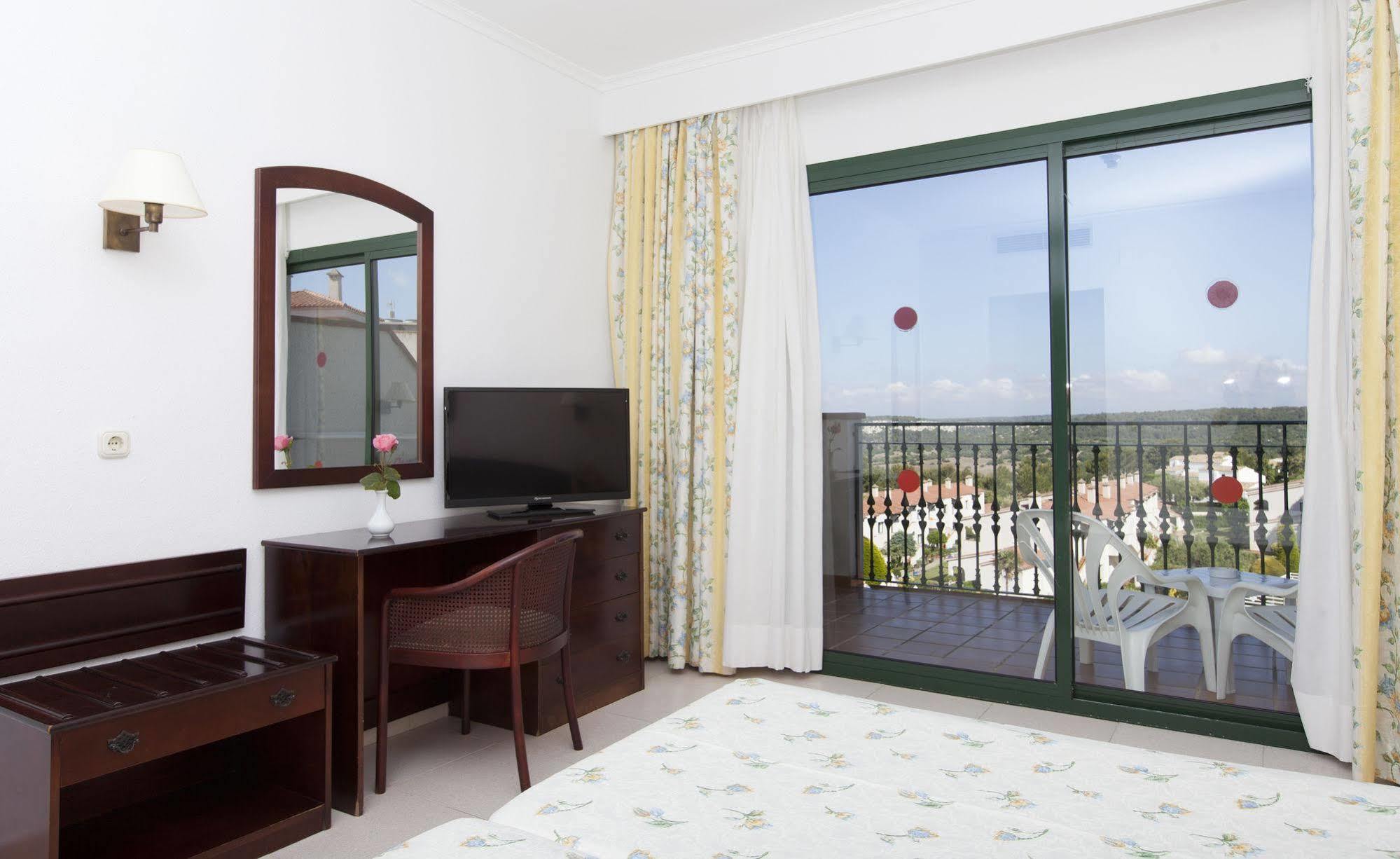 Son Bou Apartments Luaran gambar