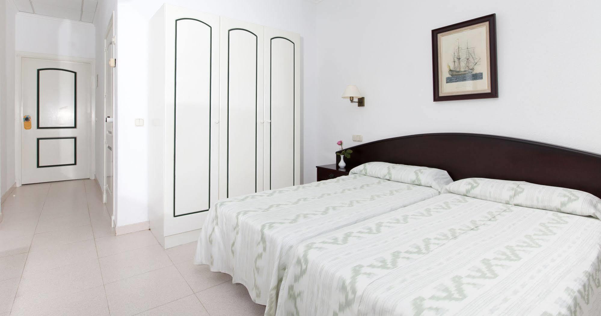 Son Bou Apartments Luaran gambar