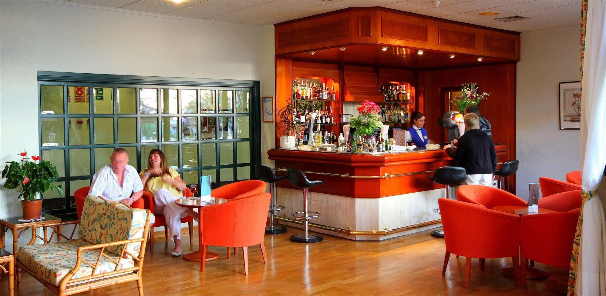 Son Bou Apartments Luaran gambar